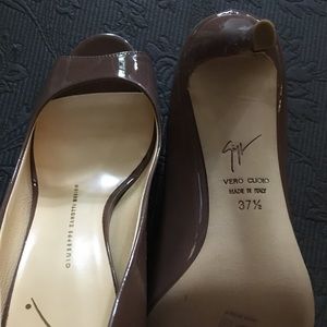 Giuseppe Zanotti Peep Toe Pumps